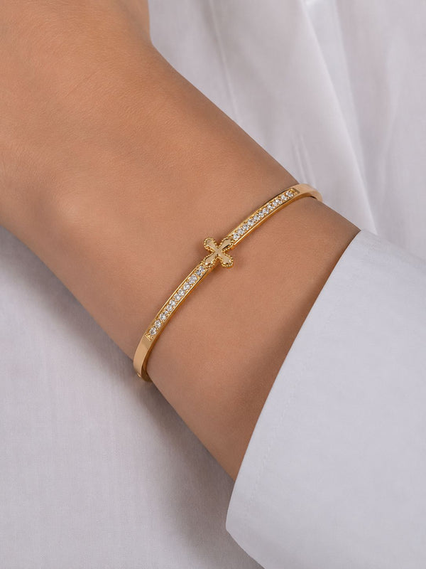 Minimalist Gold Cross Charm Bracelet