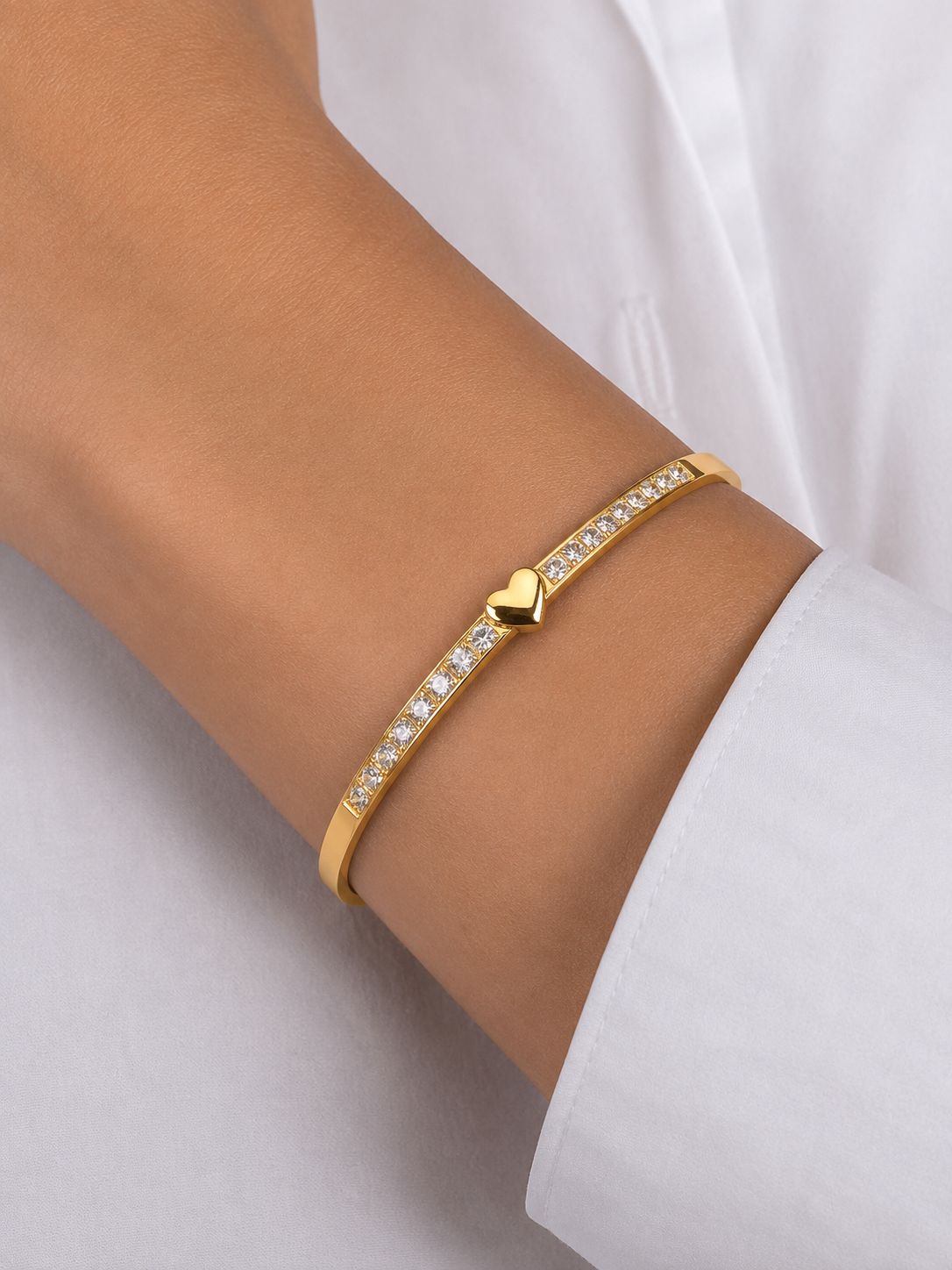 GOLD LOVE HEART CHARM BRACELET