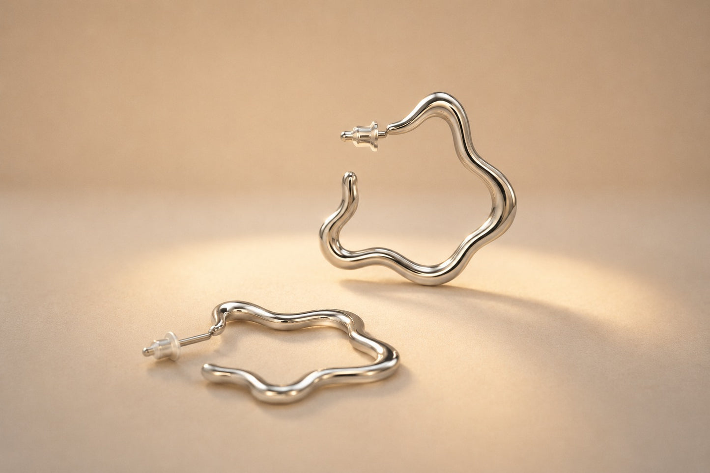 SILVER WAVY FLOWER HOOP EARRINGS